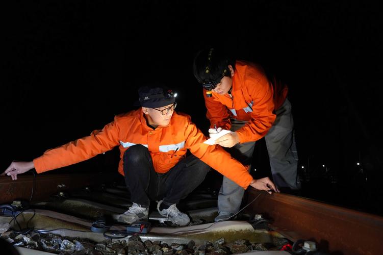 對主橋部分軌道電路相關(guān)信號設(shè)備的限界,電氣特性等基礎(chǔ)數(shù)據(jù)進行測量